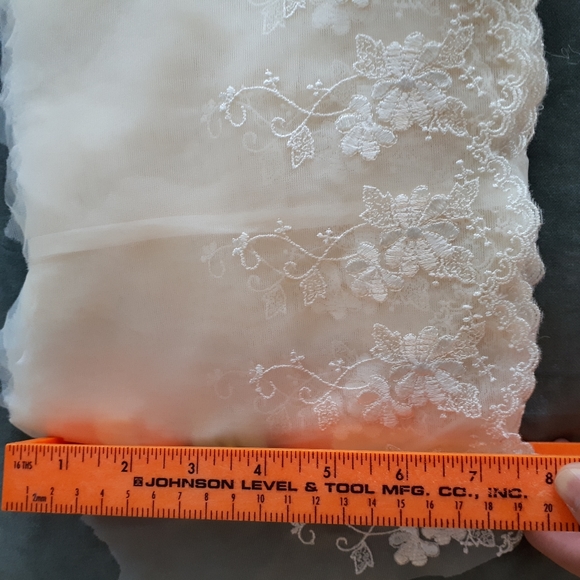 Lace trim for wedding dresses (6) - Picture 2 of 3